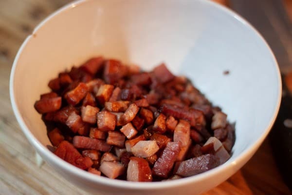 La carne ahumada, una vez frita